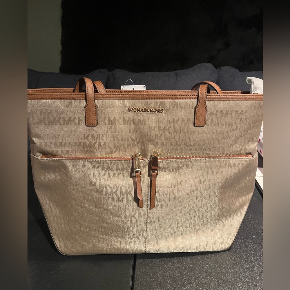 Micheal Kors purse